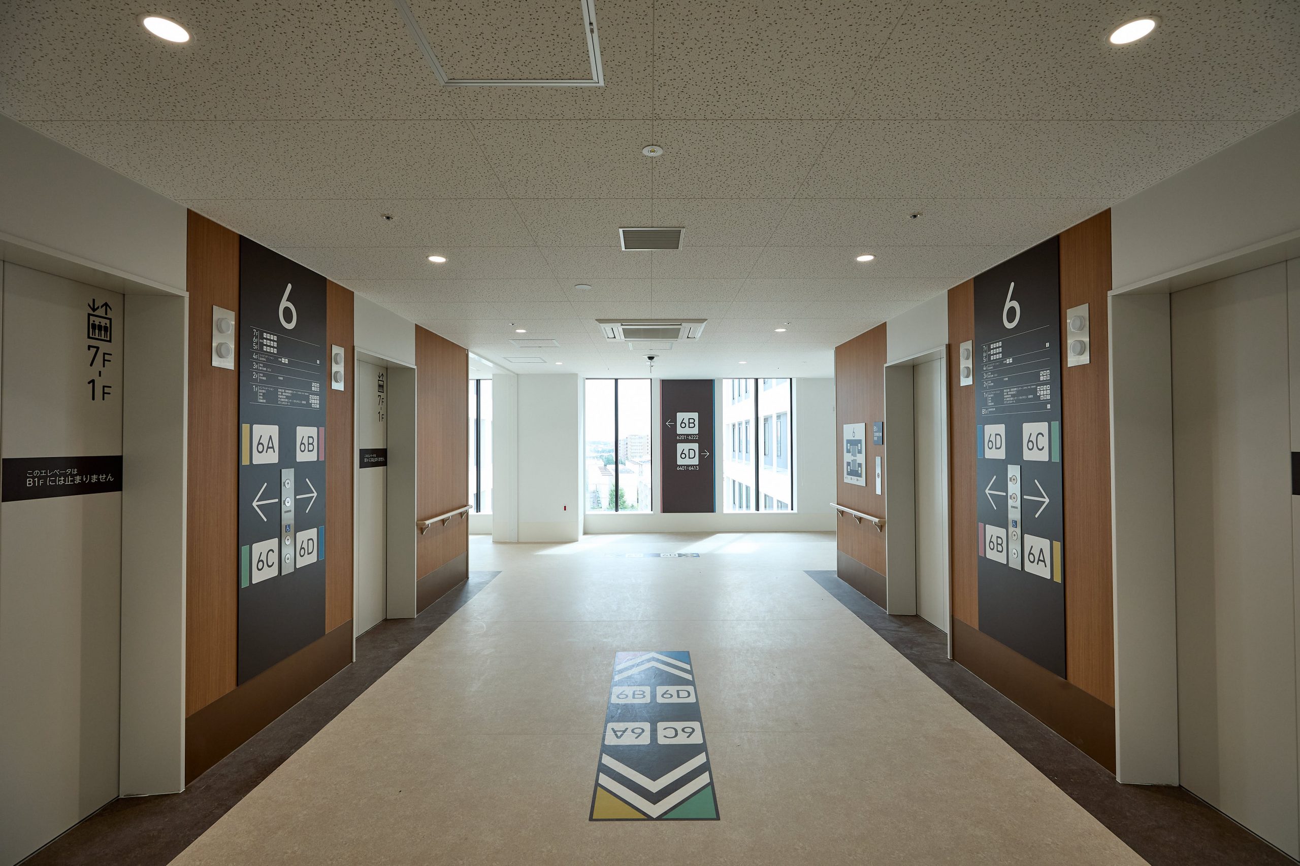 病棟エレベーターホール