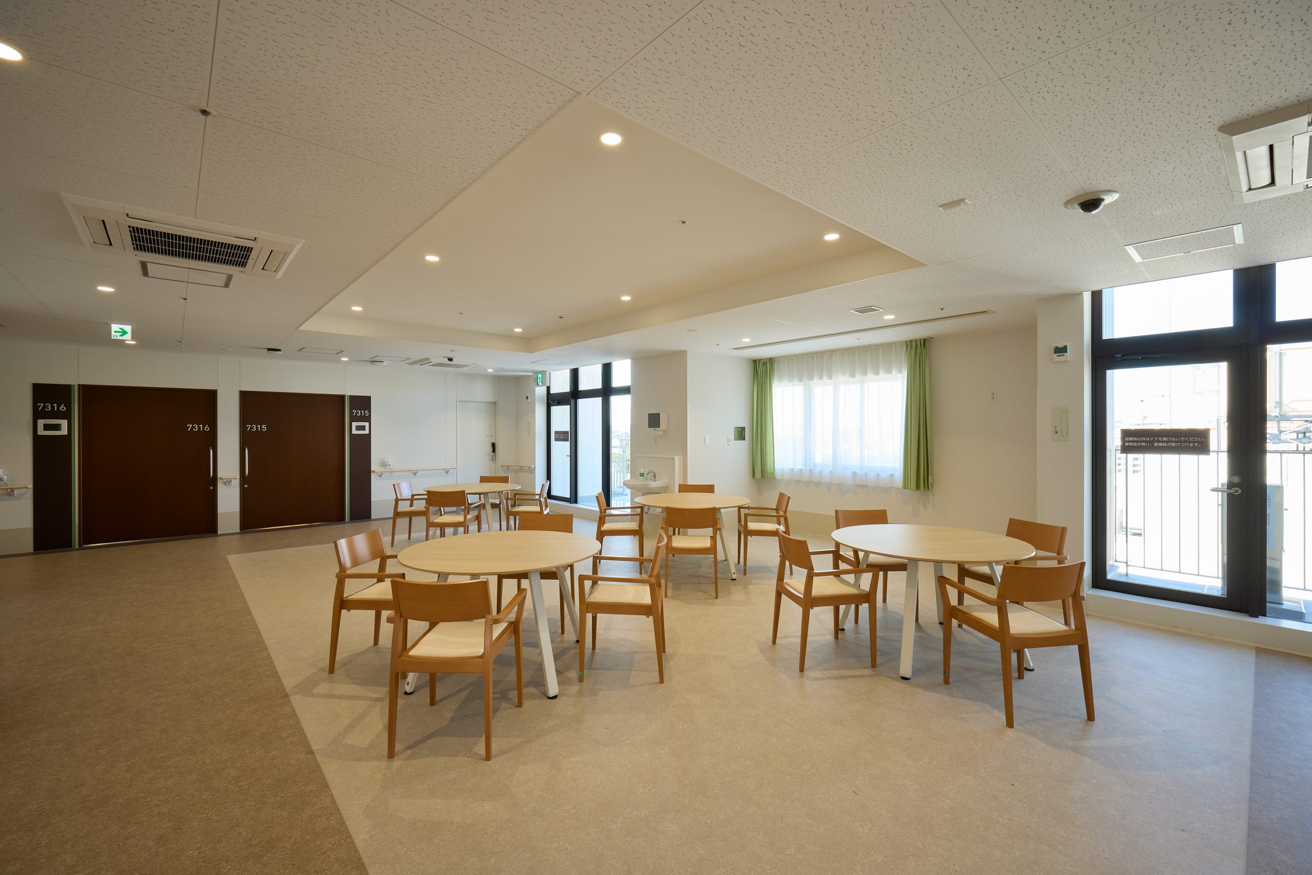 病棟デイルーム