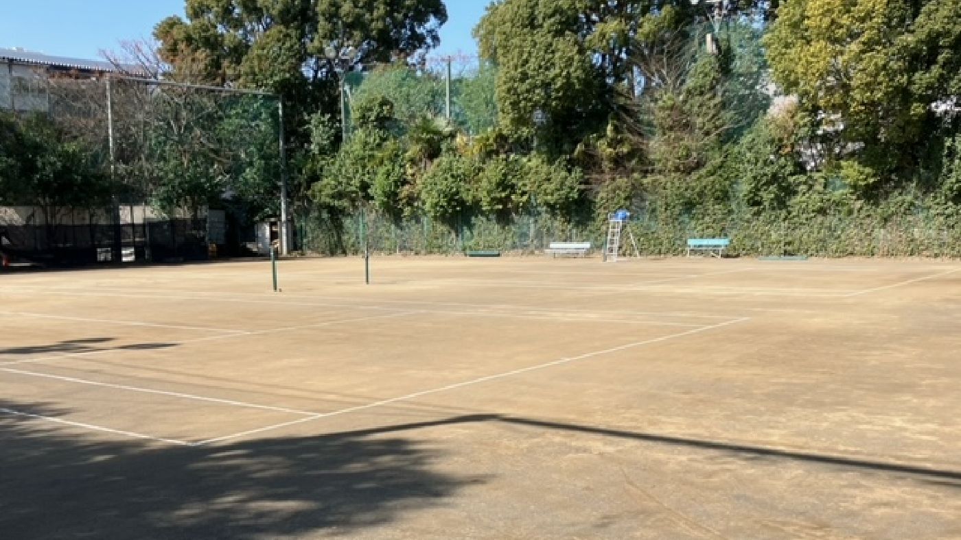 硬式テニスコート